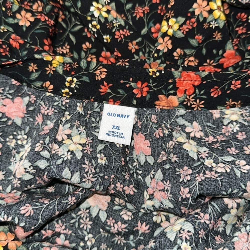 Old Navy black floral blouse size XXlarge - Picture 3 of 4